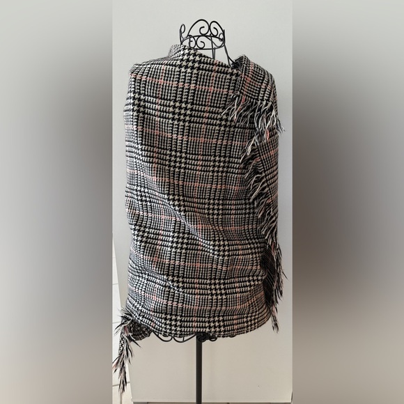 Anne Klein Vintage Wool Shawl | Red Houndstooth Plaid | 29x72 - Picture 9 of 9